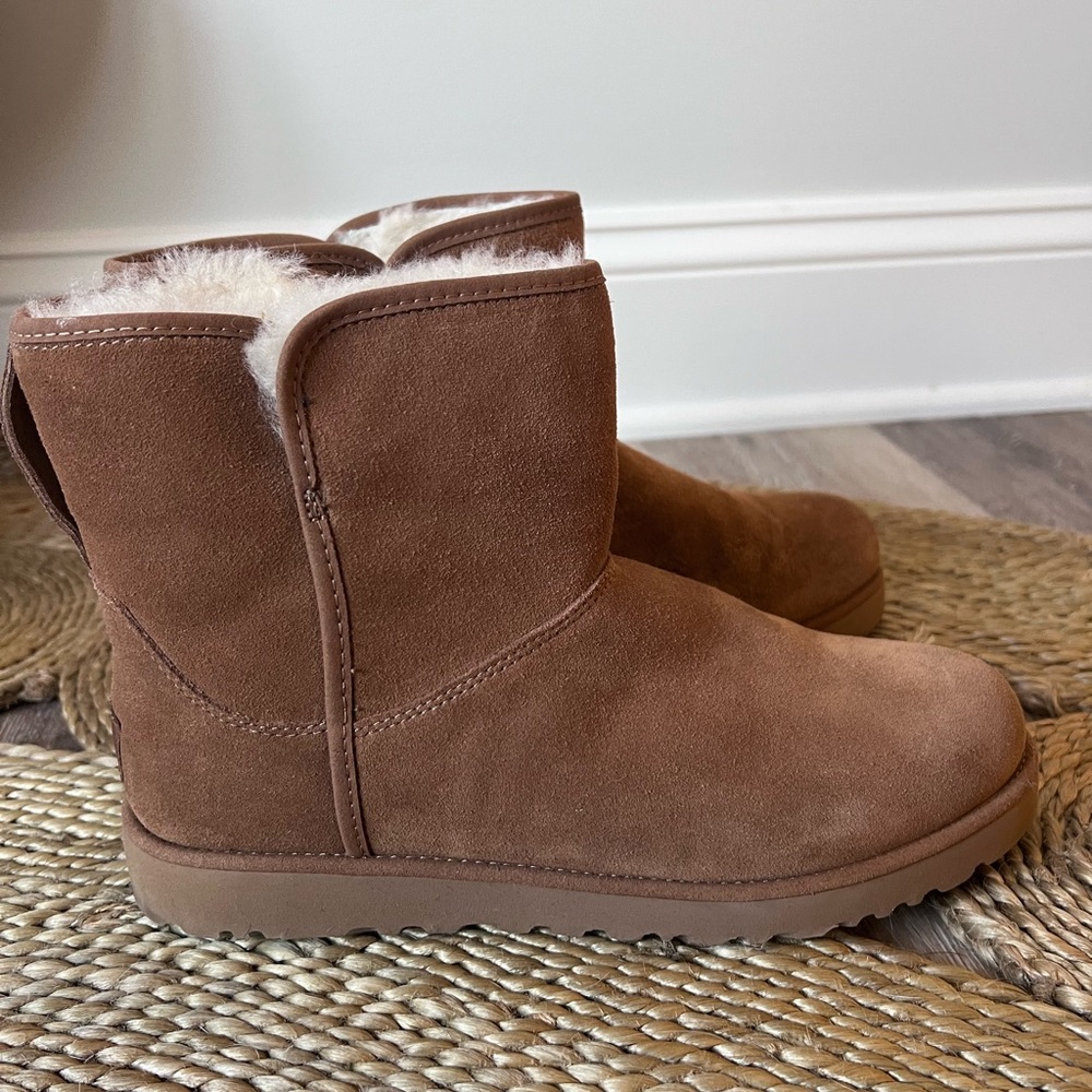UGG mini short boots